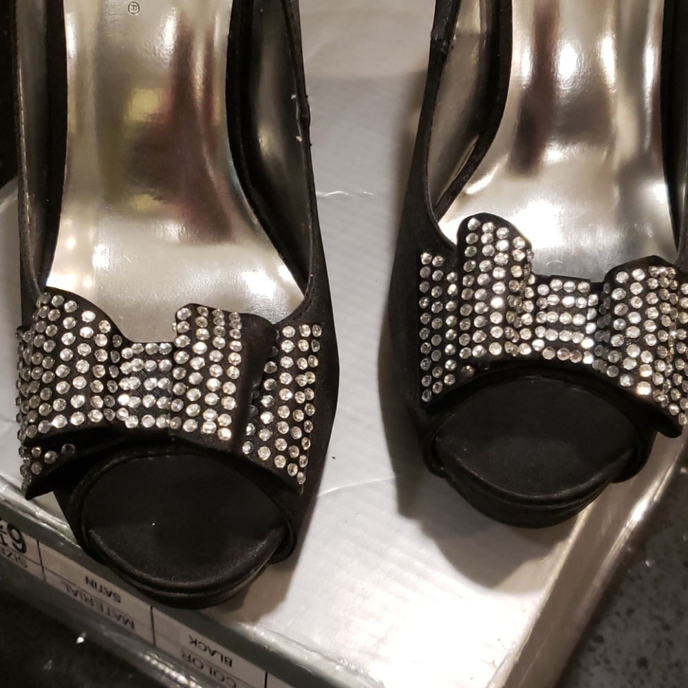 High Heels - Picture 3 of 4